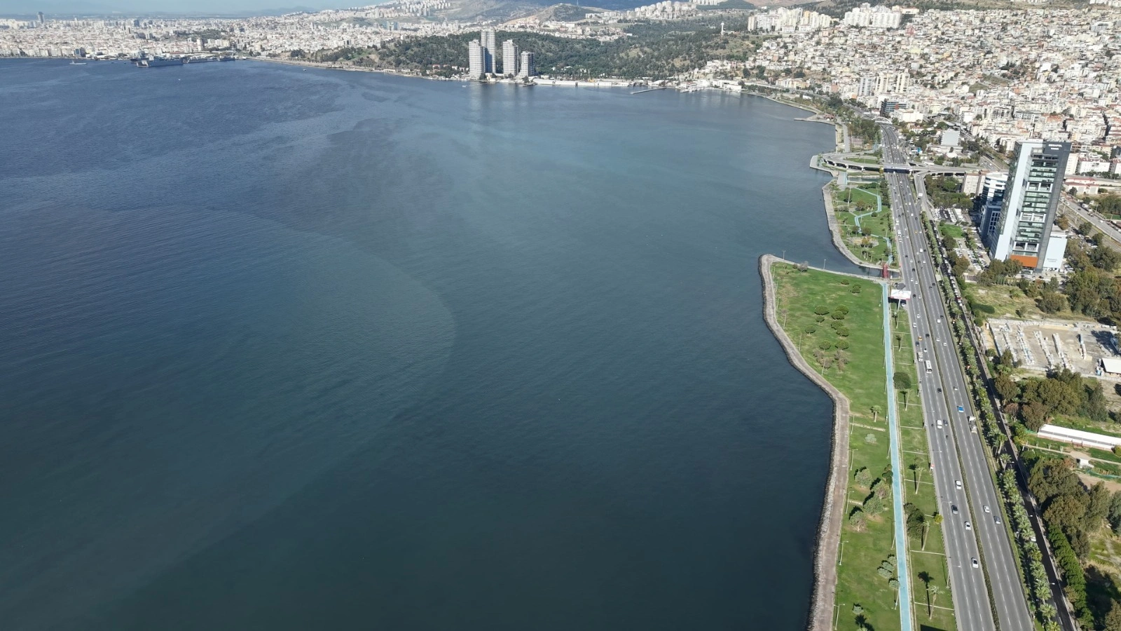 İzmir Körfezi’ne "Zehir" akıyor! Gediz’den tonlarca ağır metal ve atık yağıyor