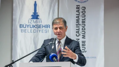 ESHOT personeliyle bayramlaşan İzmir Büyükşehir Belediye Başkanı Dr. Cemil Tugay,