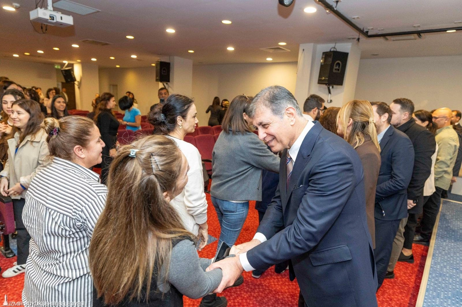 Başkan Tugay’dan flaş "Ücretsiz Ulaşım" açıklaması: "Gelecek vizyonum bu!"