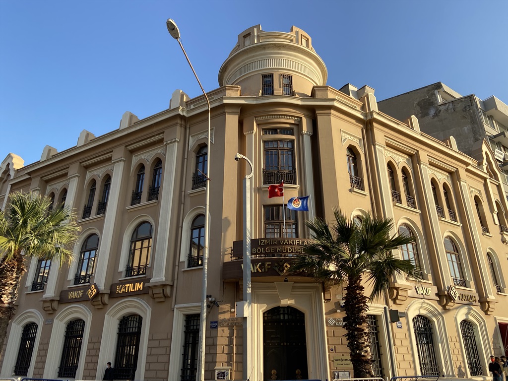 Meslek Fabrikası’na yönelik tahliye sürecini yürüten İzmir Vakıflar Bölge Müdürlüğü’nün