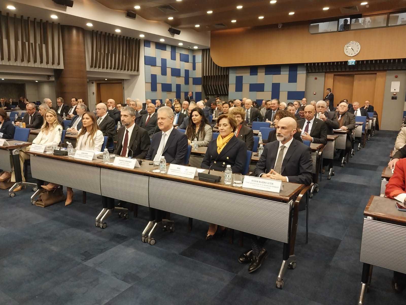 Özgener’den Alsancak Limanı için kritik iki seçenek: Ya navigasyon kanalı ya da turizm devrimi 1 Özgener’den Alsancak Limanı için kritik iki seçenek: Ya navigasyon kanalı ya da turizm devrimi