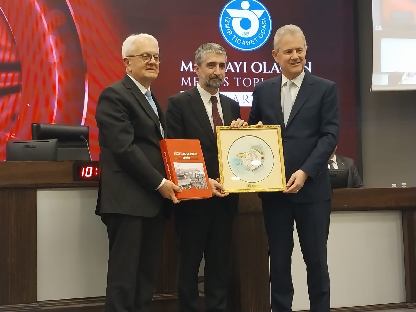 Özgener’den Alsancak Limanı için kritik iki seçenek: Ya navigasyon kanalı ya da turizm devrimi 2 Özgener’den Alsancak Limanı için kritik iki seçenek: Ya navigasyon kanalı ya da turizm devrimi