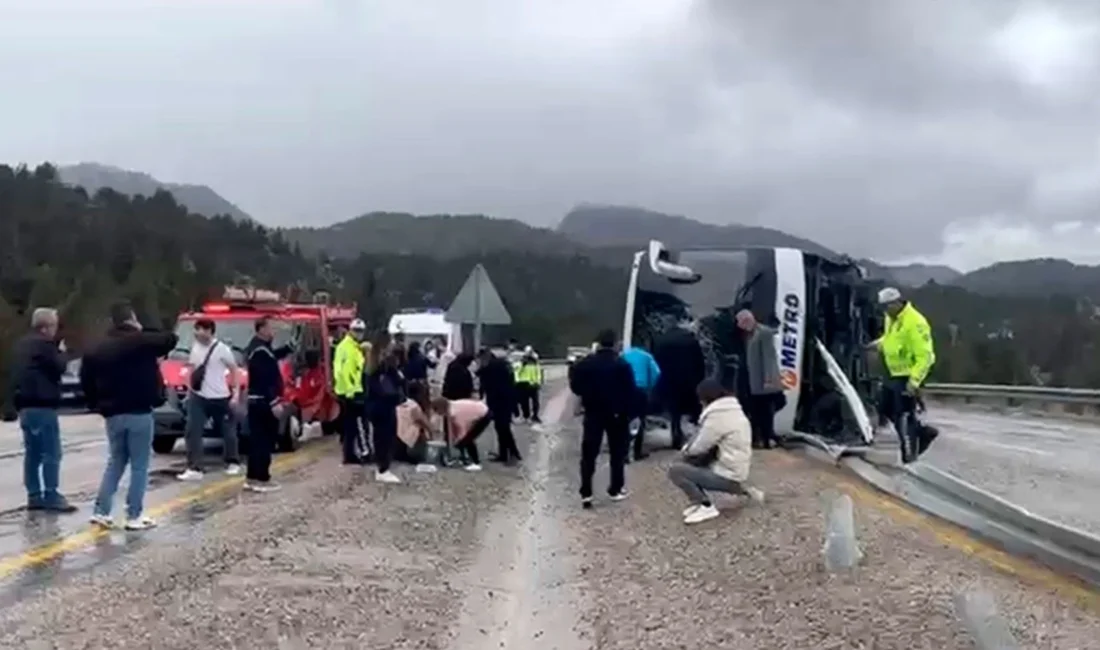Konya-Antalya kara yolunda seyir halindeki bir yolcu otobüsünün devrilmesi sonucu