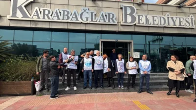 İzmir’in kordon boyunda, Alsancak’ın dar sokaklarında artık ne egzoz dumanı