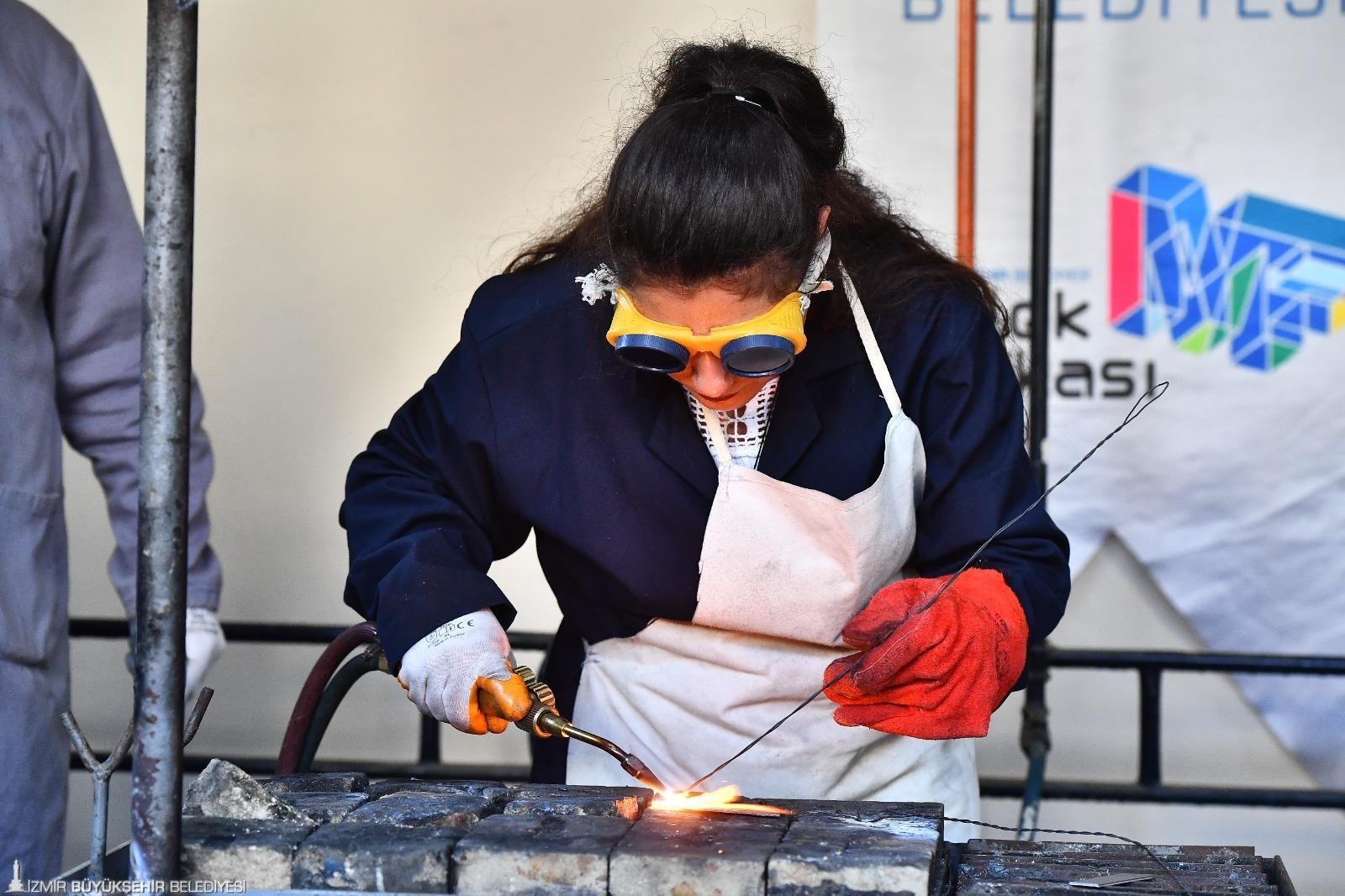 İzmir'de kadın ve çocuk odaklı sosyal politikalar: