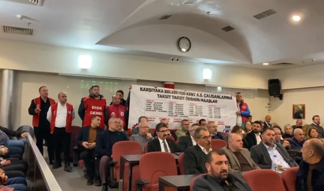 Karşıyaka Belediyesi Mart ayı olağan meclis toplantısı, maaşlarını alamadıkları gerekçesiyle