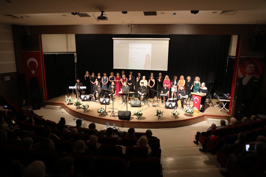 Menderes'te "Bahar Nağmeleri" rüzgarı: Özdere TSM Korosu mest etti 6 Menderes'te "Bahar Nağmeleri" rüzgarı: Özdere TSM Korosu mest etti