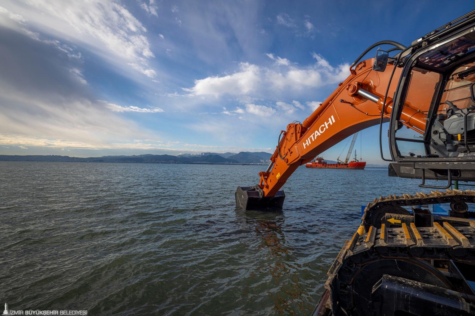 İzmir Körfezi'nin kuzeyinde nefes kesen operasyon: 1 milyon ton çamur çıkarıldı
