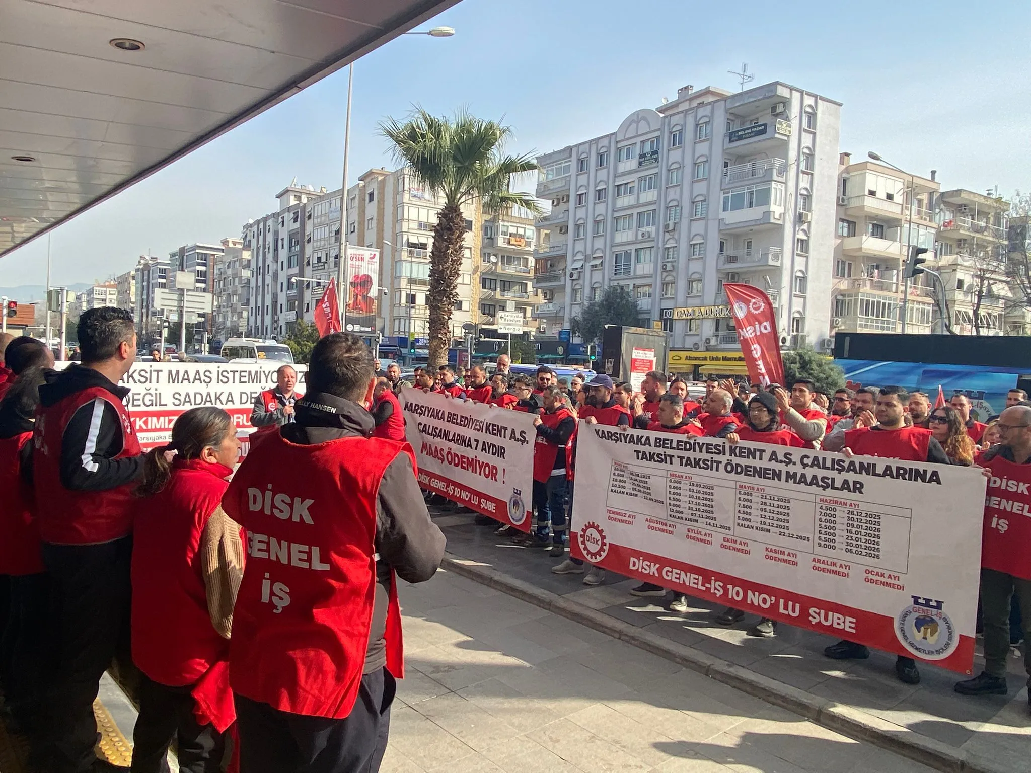 Ünsal randevuyu dün iptal etti: İşçiler belediye önünde tepki gösterdi