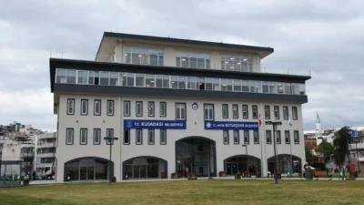 Belediye Başkanı Ömer Günel’in tutuklanmasının ardından olağanüstü toplanan Kuşadası Belediye