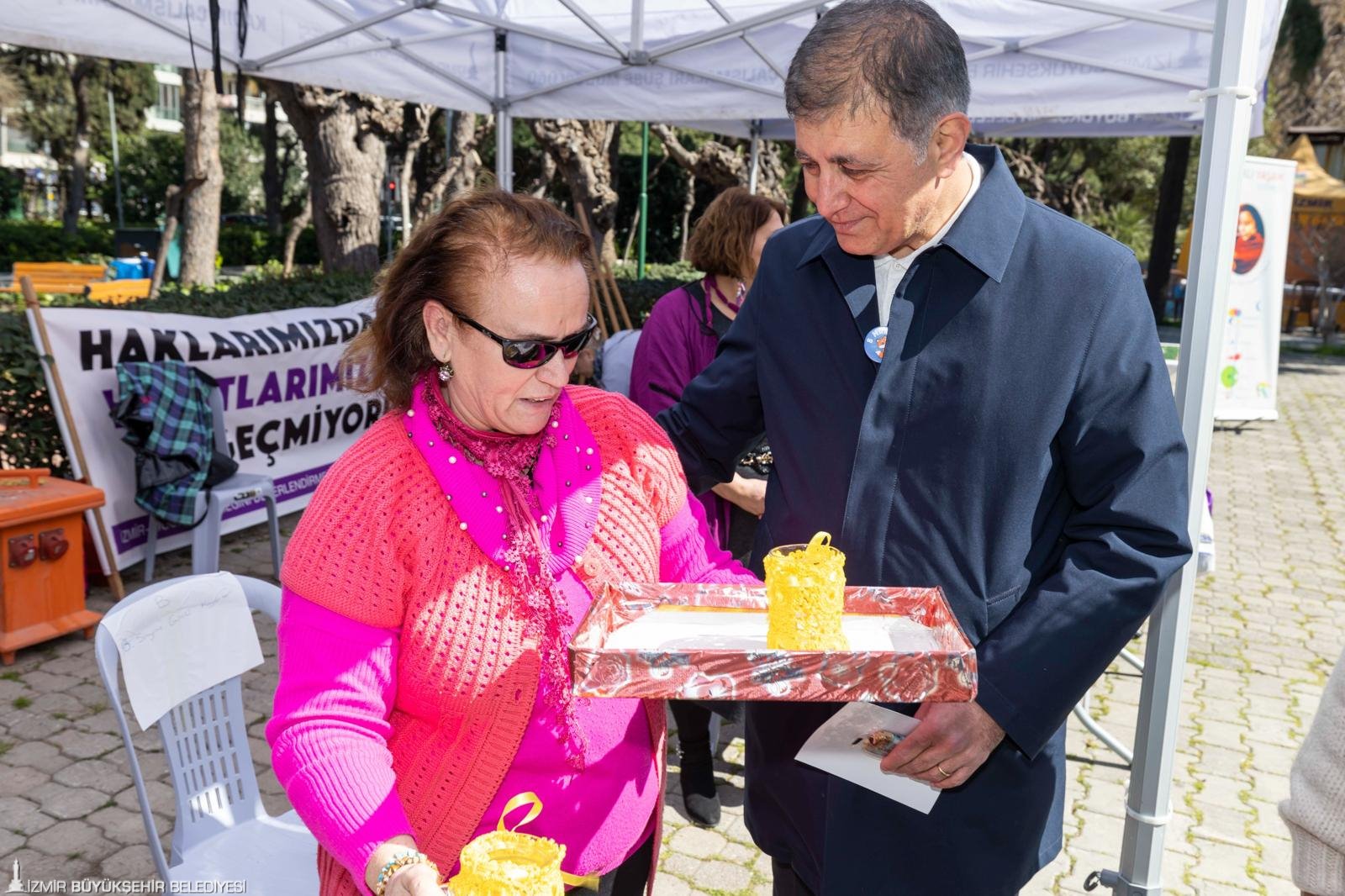 Başkan Tugay, Atatürk'ün sözüyle kadınlar gününü kutladı: "Herşey kadının eseridir"