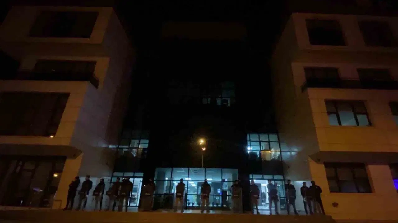 Marmaris Belediyesi'nde gece yarısı operasyonu: 13 gözaltı kararı!