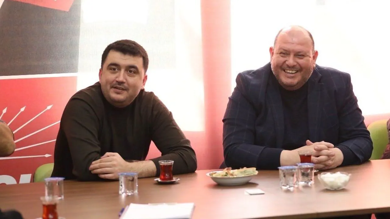 Menderes siyasetinde şok: CHP'li başkana bıçaklı saldırı!