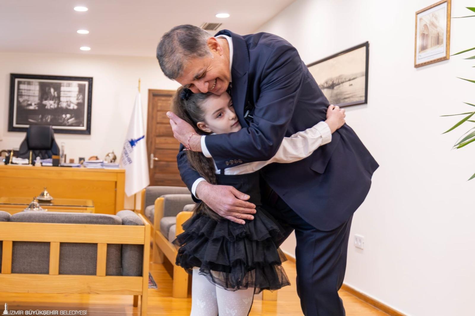 İstiklal Marşı’nın kabulü İzmir’de anlamlı bir ödülle taçlandı: Geleceğin nesillerine tam destek!