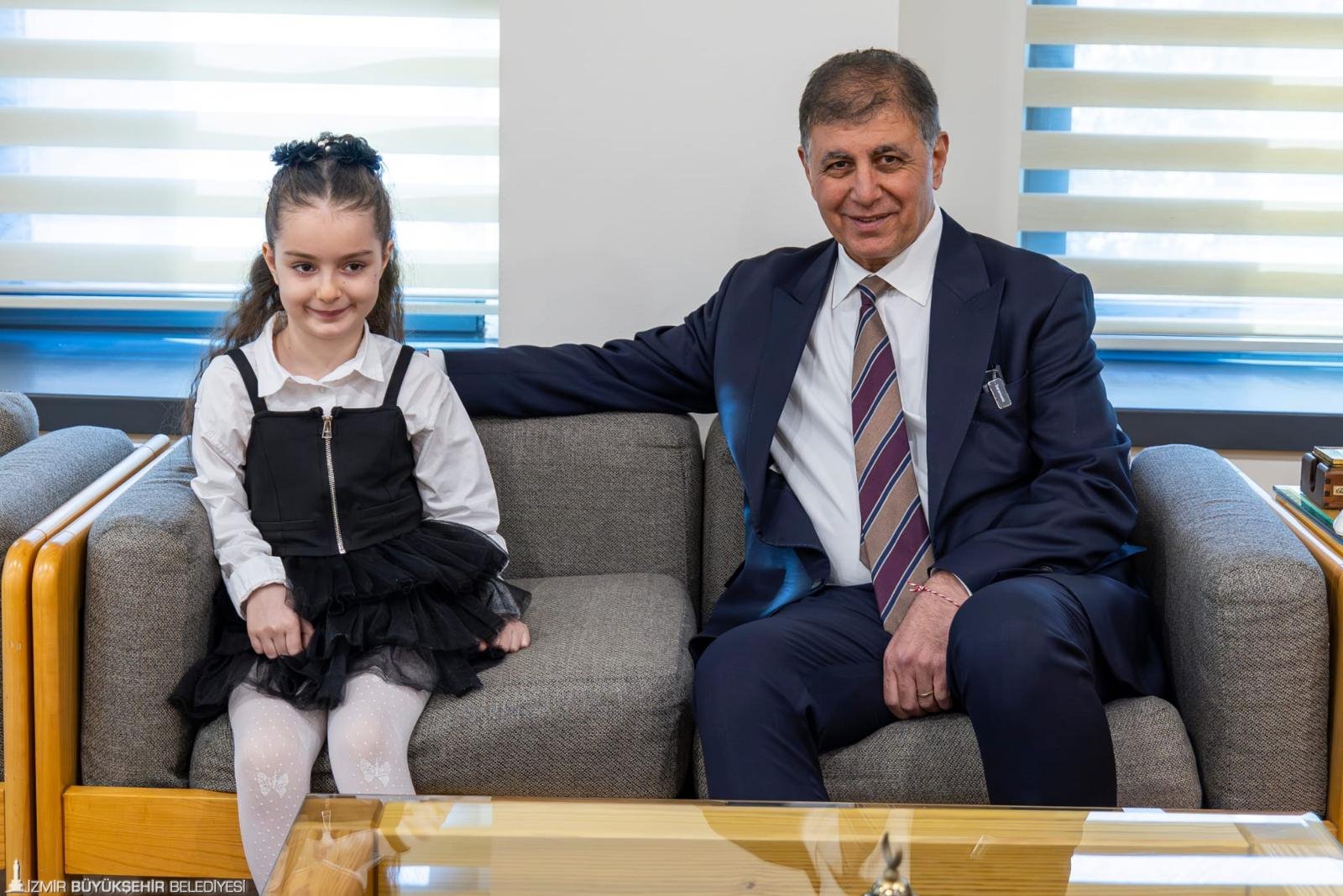 İstiklal Marşı’nın kabulü İzmir’de anlamlı bir ödülle taçlandı: Geleceğin nesillerine tam destek!