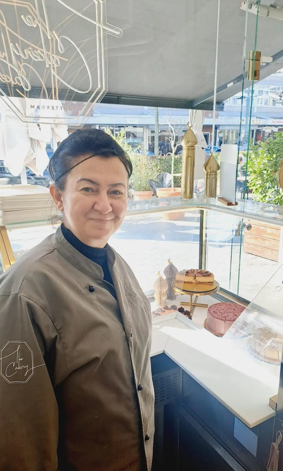 Meslek Fabrikası’ndan Rotterdam’a "Tatlı" yolculuk: İzmirli Özgür, Hollanda’nın pastacısı oldu! 2 Meslek Fabrikası’ndan Rotterdam’a "Tatlı" yolculuk: İzmirli Özgür, Hollanda’nın pastacısı oldu!