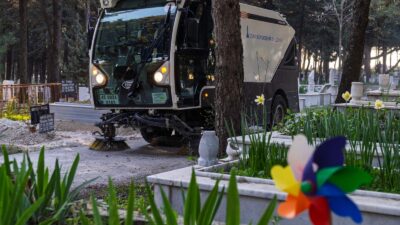 İzmir’de Ramazan Bayramı öncesi "vefa" mesaisi başladı! 

İzmir Büyükşehir Belediyesi,