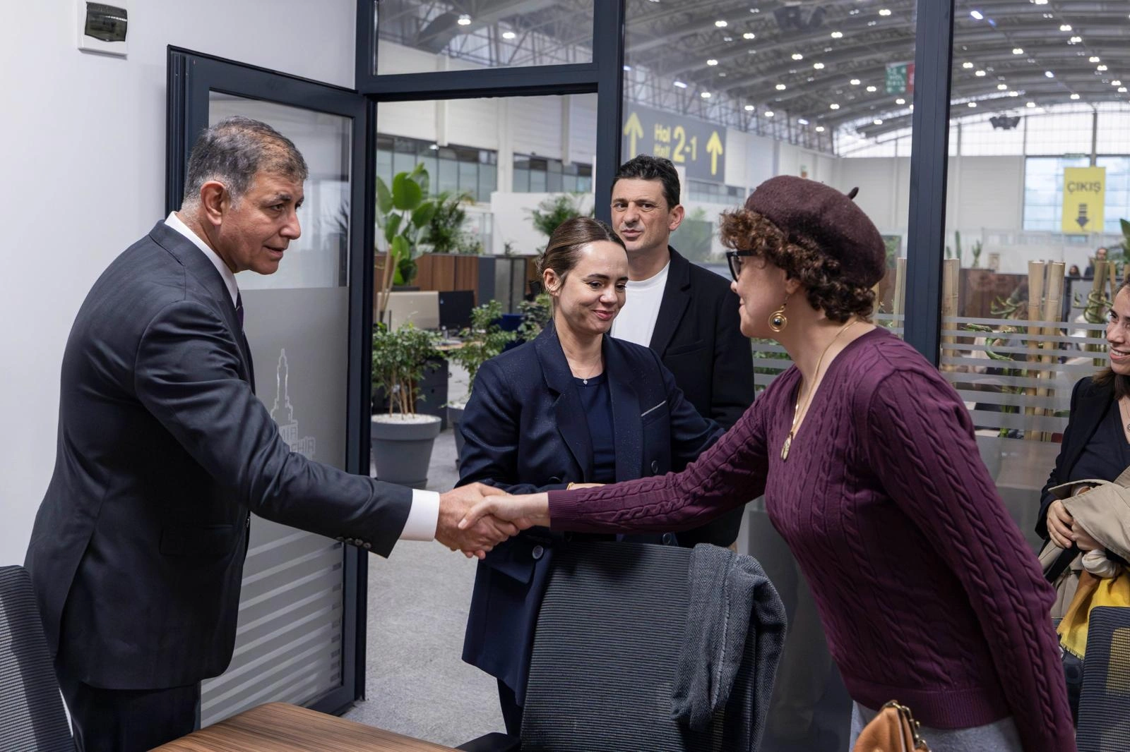 Minguzzi ailesinden Başkan Tugay’a ziyaret! Tugay'dan "Sistem" isyanı: “İnsanlar canavarlaşıyor!”