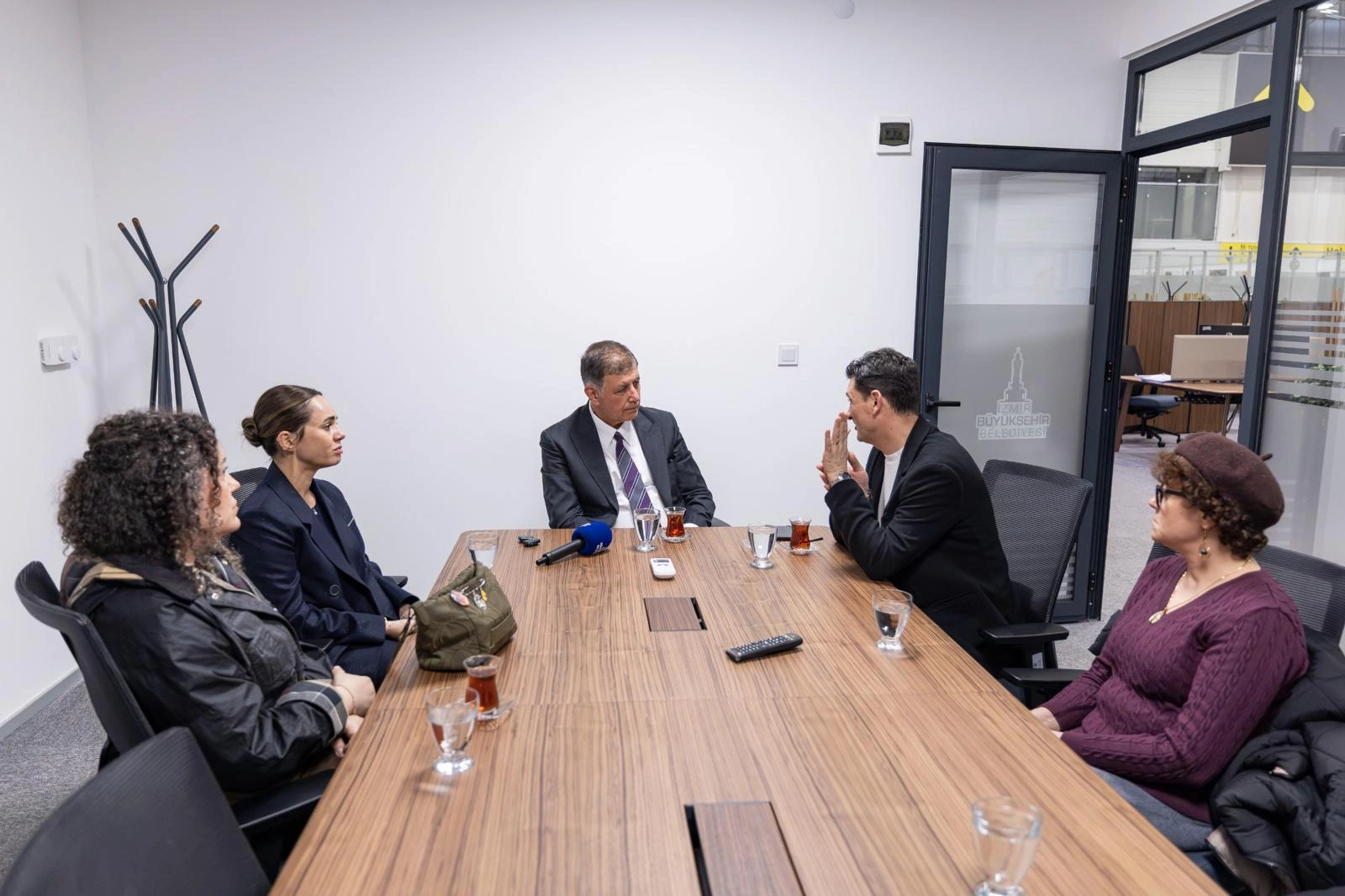 Minguzzi ailesinden Başkan Tugay’a ziyaret! Tugay'dan "Sistem" isyanı: “İnsanlar canavarlaşıyor!”