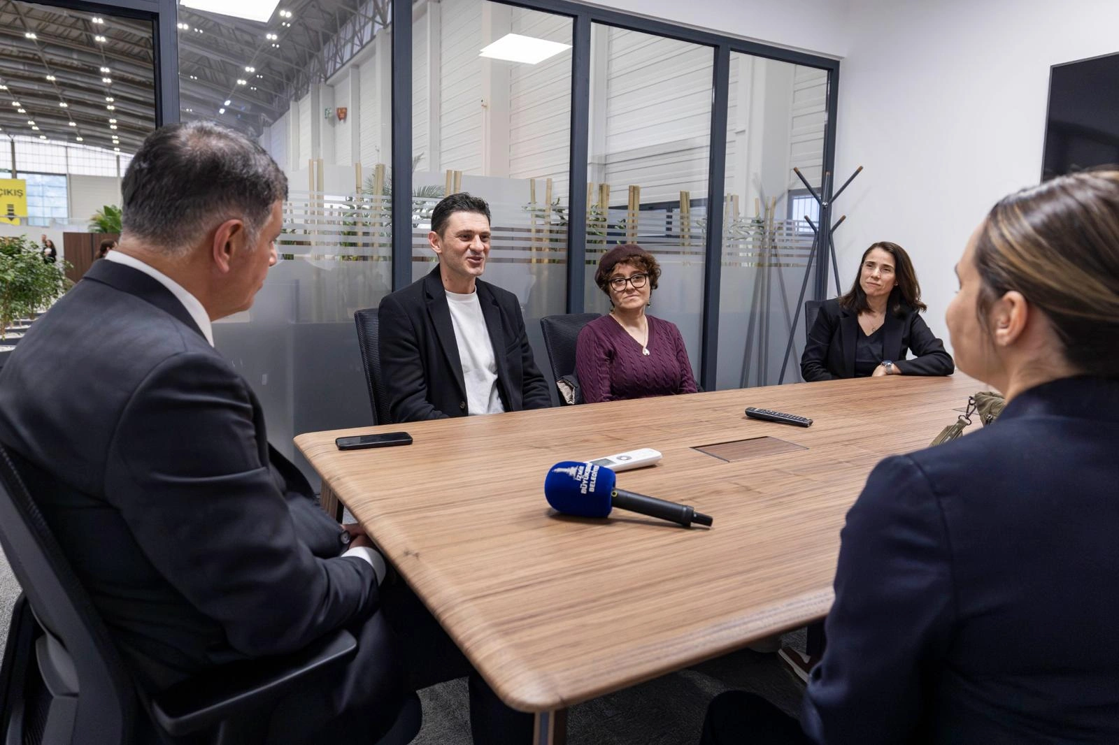 Minguzzi ailesinden Başkan Tugay’a ziyaret! Tugay'dan "Sistem" isyanı: “İnsanlar canavarlaşıyor!”