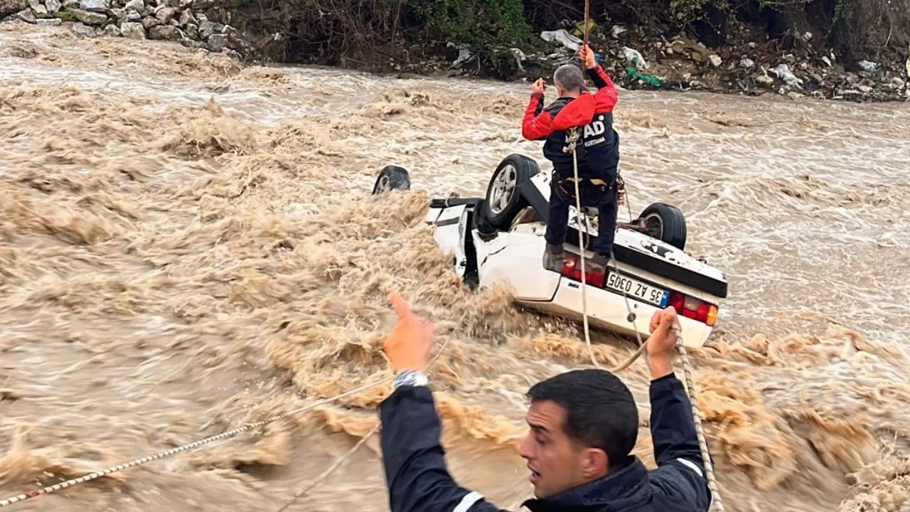Sel suları otomobili yuttu: Muğla’dan acı haber geldi