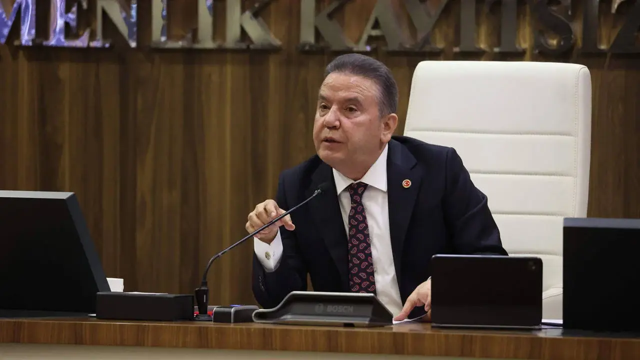 İBB soruşturması kapsamında Antalya'da gözaltına alınan tutuklu Belediye Başkanı Muhittin