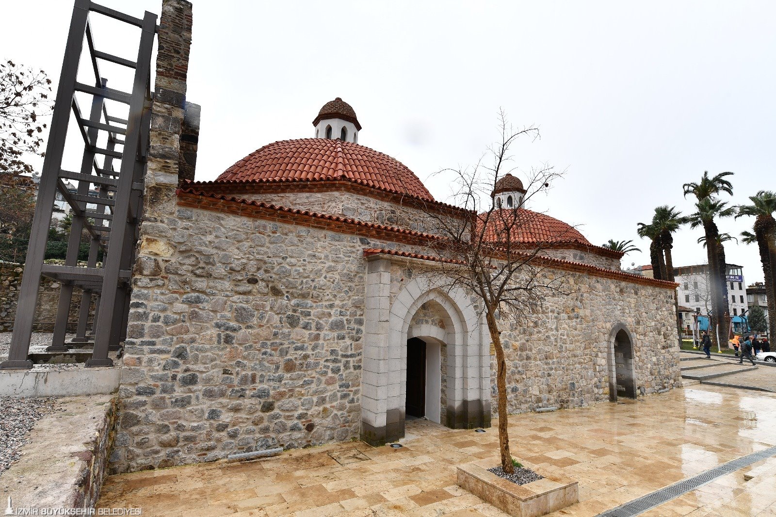 İzmir'de Mülkiyet krizi büyüyor: Vakıflar şimdi Namazgah Hamamı'nı istiyor 4 İzmir'de Mülkiyet krizi büyüyor: Vakıflar şimdi Namazgah Hamamı'nı istiyor