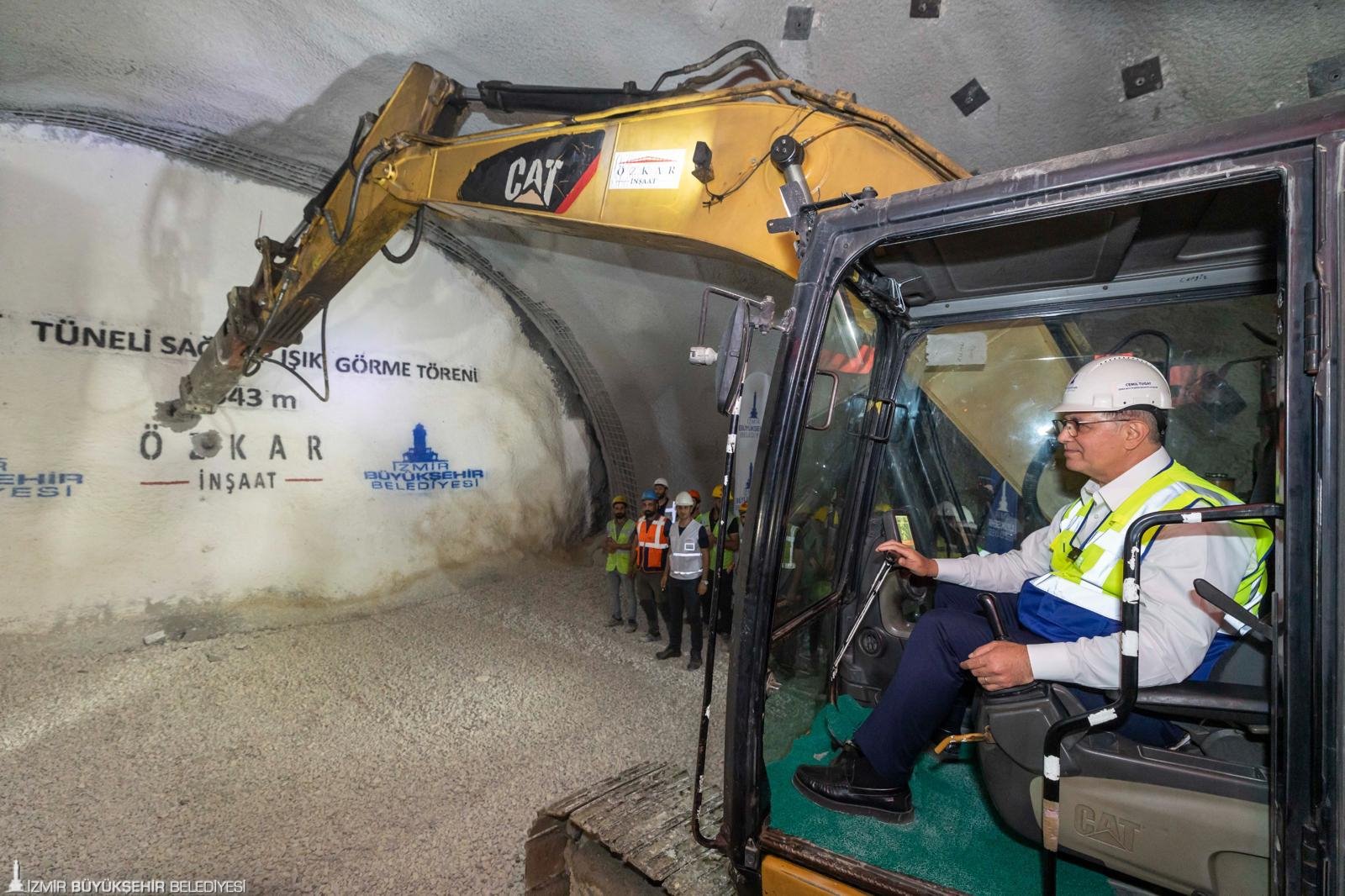 İzmir'de büyükşehirden 'ekonomik krize' karşın 2 yılda 42,5 milyar liralık yatırım 2 İzmir'de büyükşehirden 'ekonomik krize' karşın 2 yılda 42,5 milyar liralık yatırım