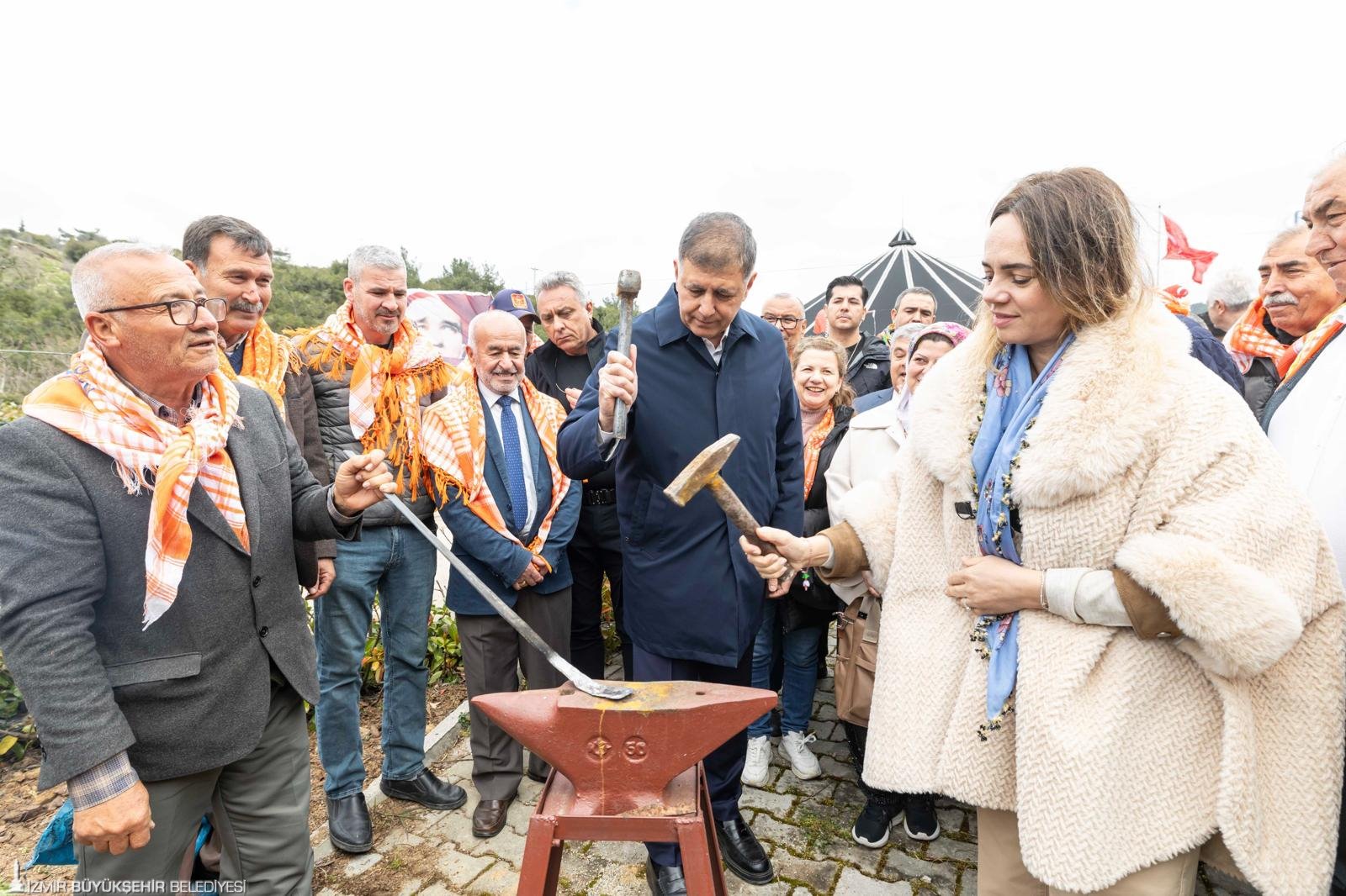 Tugay'dan Oba'da 'Vefa' mesajı: Semeni tepsisinde ne diledi? 1 Tugay'dan Oba'da 'Vefa' mesajı: Semeni tepsisinde ne diledi?
