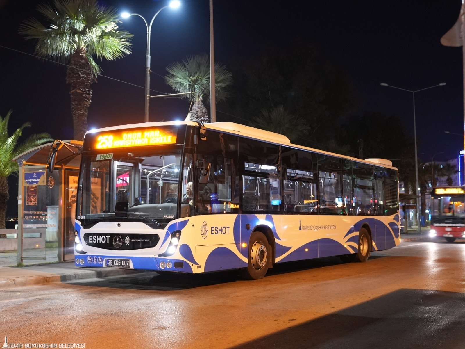 Bayramda toplu ulaşım yüzde 50 indirimli: Kabirlere özel otobüs seferleri