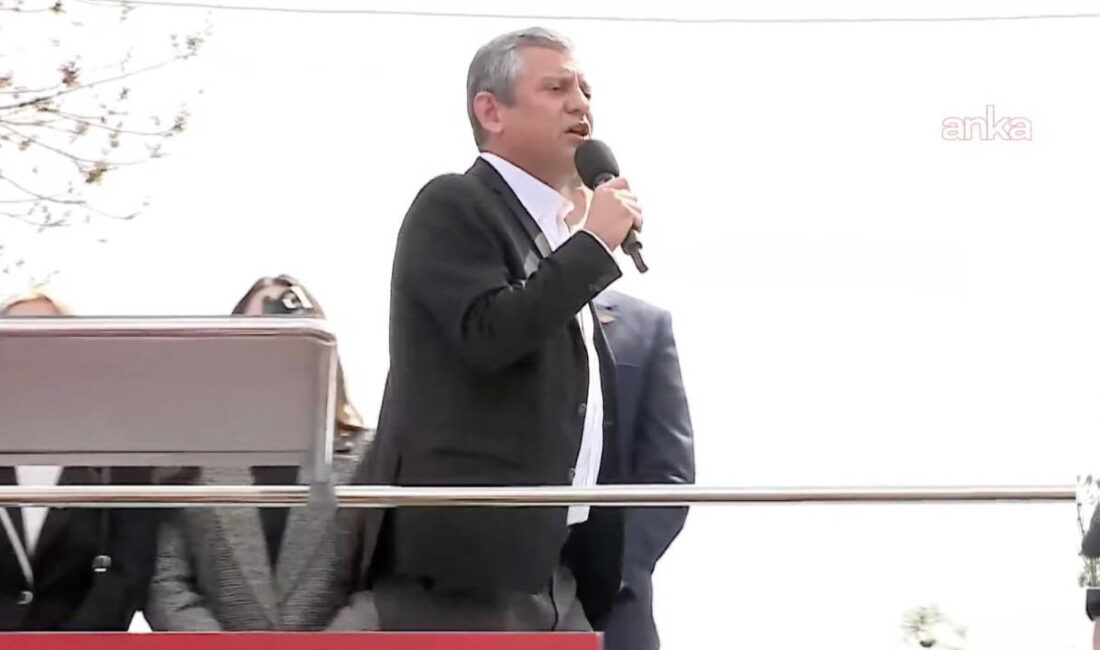 CHP’nin "Millet İradesine Sahip Çıkıyor" mitinglerinin 98’incisi Uşak’ta büyük bir