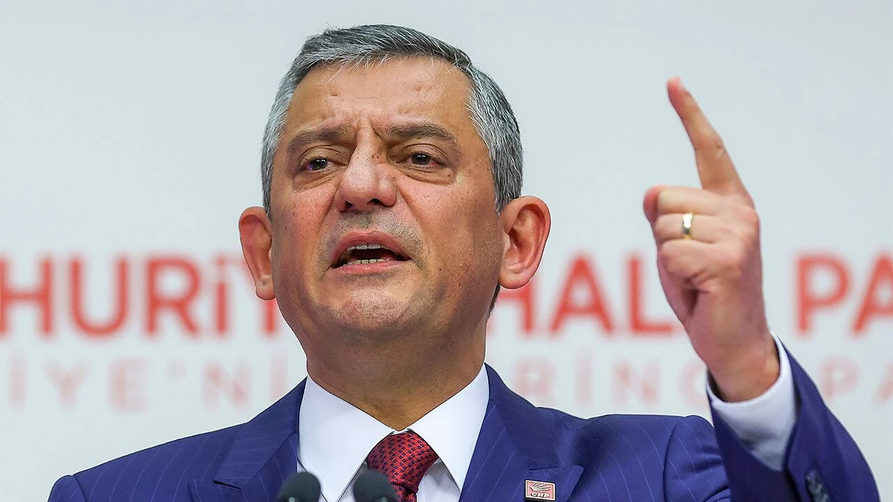 CHP lideri Özgür Özel, Uşak Belediye Başkanı Özkan Yalım’ın gözaltına