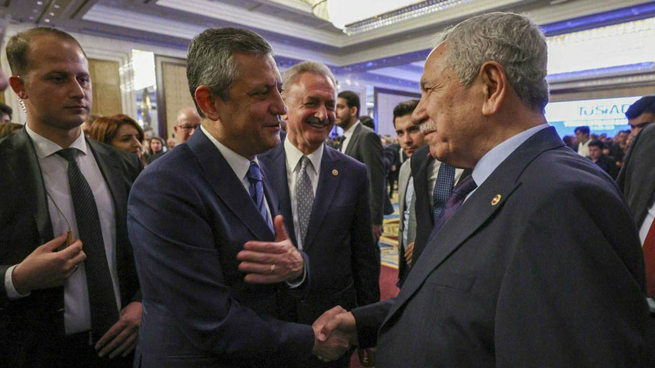 İBB Davası gölgesinde sürpriz ziyaret: Özgür Özel, Bülent Arınç ile buluştu