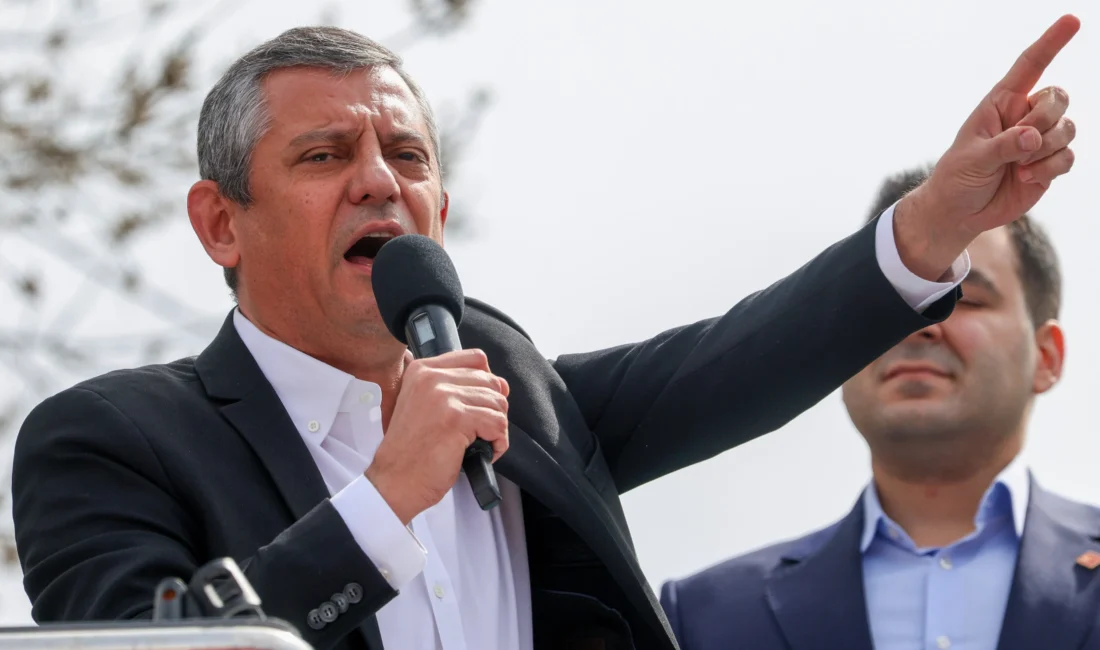 "Millet İradesine Sahip Çıkıyor" mitinginde tansiyon yükseldi. Özgür Özel'in Bayraklı