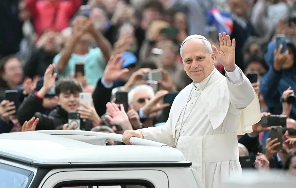 Katoliklerin ruhani lideri Papa 14. Leo, ABD Savunma Bakanı Pete