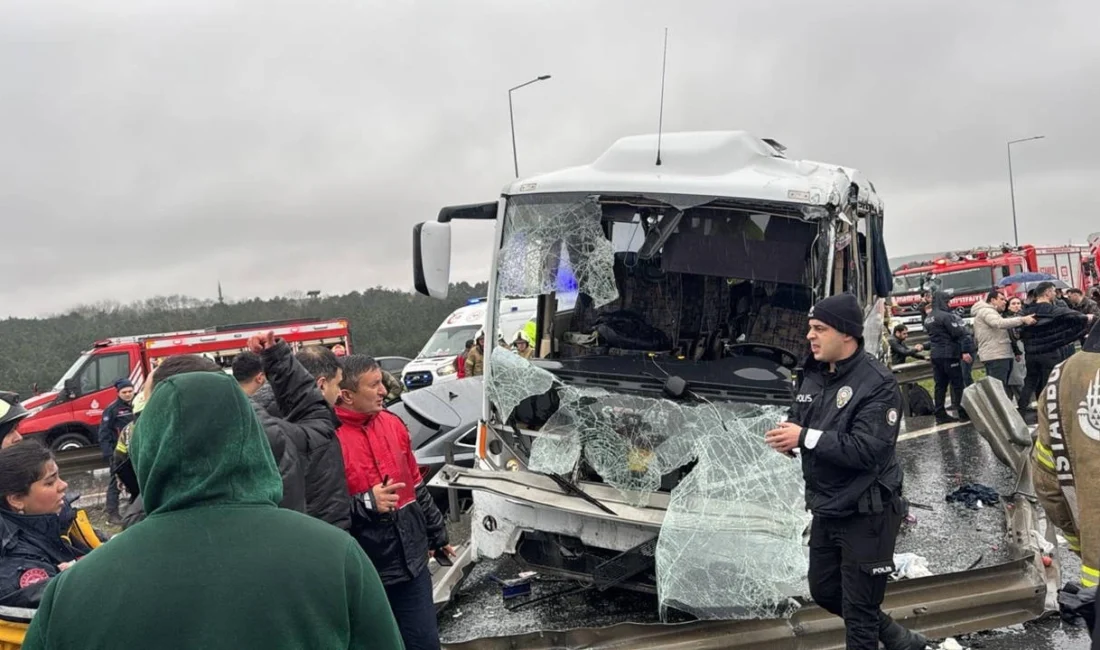 Fenertepe mevkisinde meydana gelen zincirleme kazada 1 polisimiz şehit oldu.