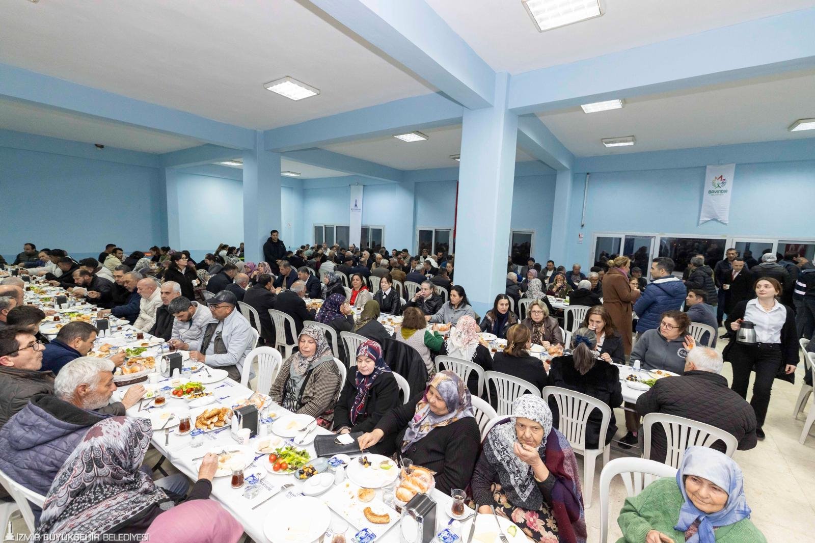 Başkan Tugay iftardan sahura halkın arasında: 'Makam umurumda değil; ne istiyorsanız yapacağım'