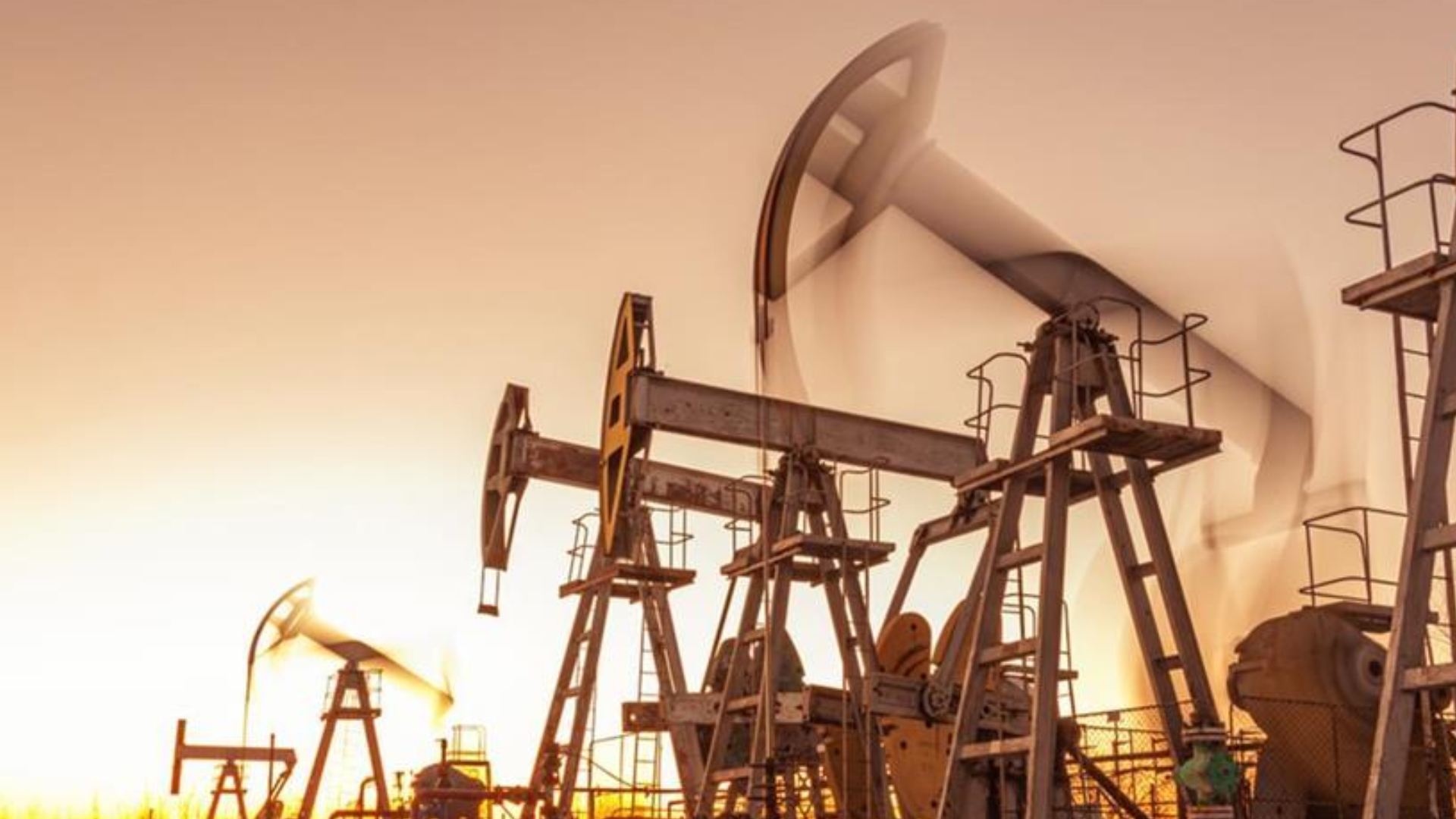 Ortadoğu'da savaş ekonomiyi vurdu: Brent petrol 85 doları aşarak rekora koşuyor