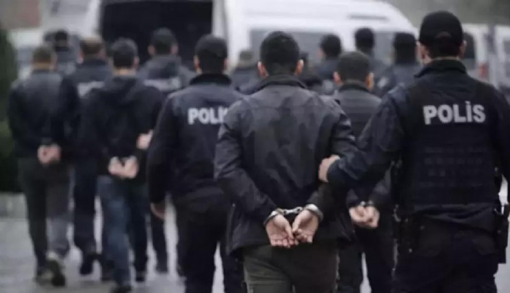 İçişleri Bakanlığı koordinesinde yürütülen dev dolandırıcılık operasyonunda, aralarında İzmir’in de