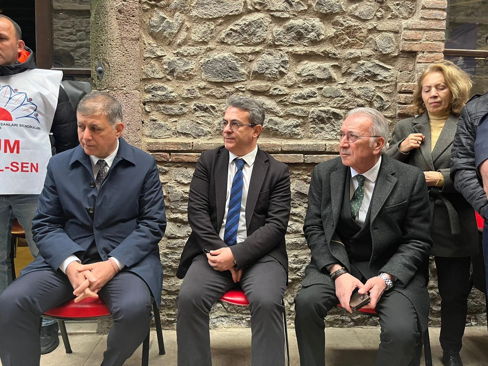 Baro Başkanı Yılmaz'dan o iddialara yanıt: 'Vakıf bağı hukuken bitmiştir çünkü...' 1 Baro Başkanı Yılmaz'dan o iddialara yanıt: 'Vakıf bağı hukuken bitmiştir çünkü...'