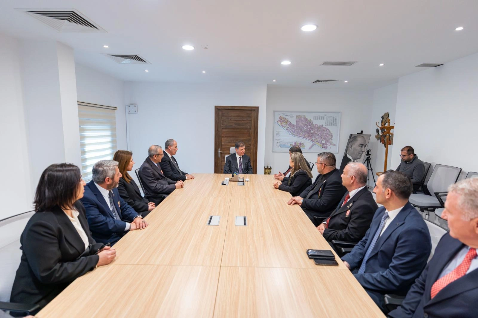 Şehit aileleri derneklerinden Başkan Tugay’a ziyaret