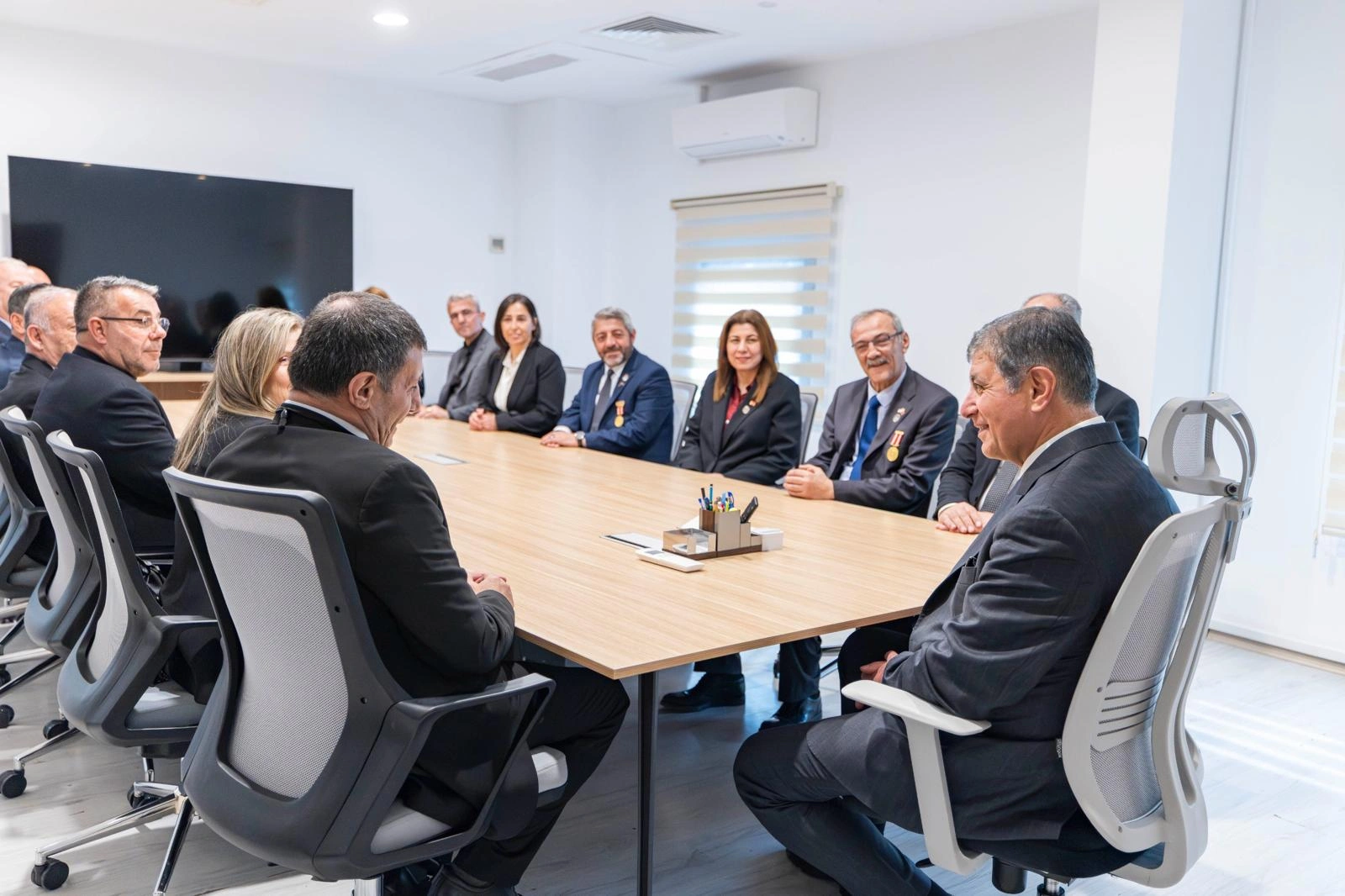 Şehit aileleri derneklerinden Başkan Tugay’a ziyaret