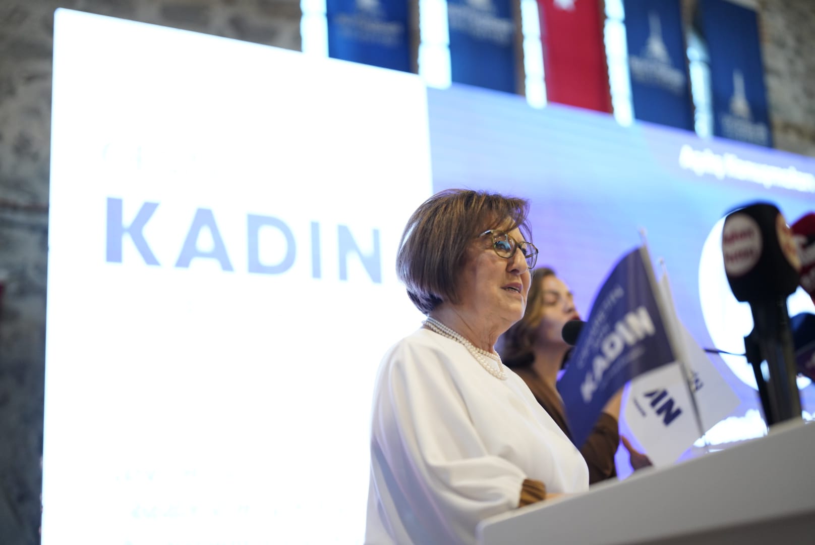 “Bir toplum kadınlarının hayalleriyle şekillenir”: İzmir’in güçlü kadınları "Cesaret" için birleşti! 11 “Bir toplum kadınlarının hayalleriyle şekillenir”: İzmir’in güçlü kadınları "Cesaret" için birleşti!