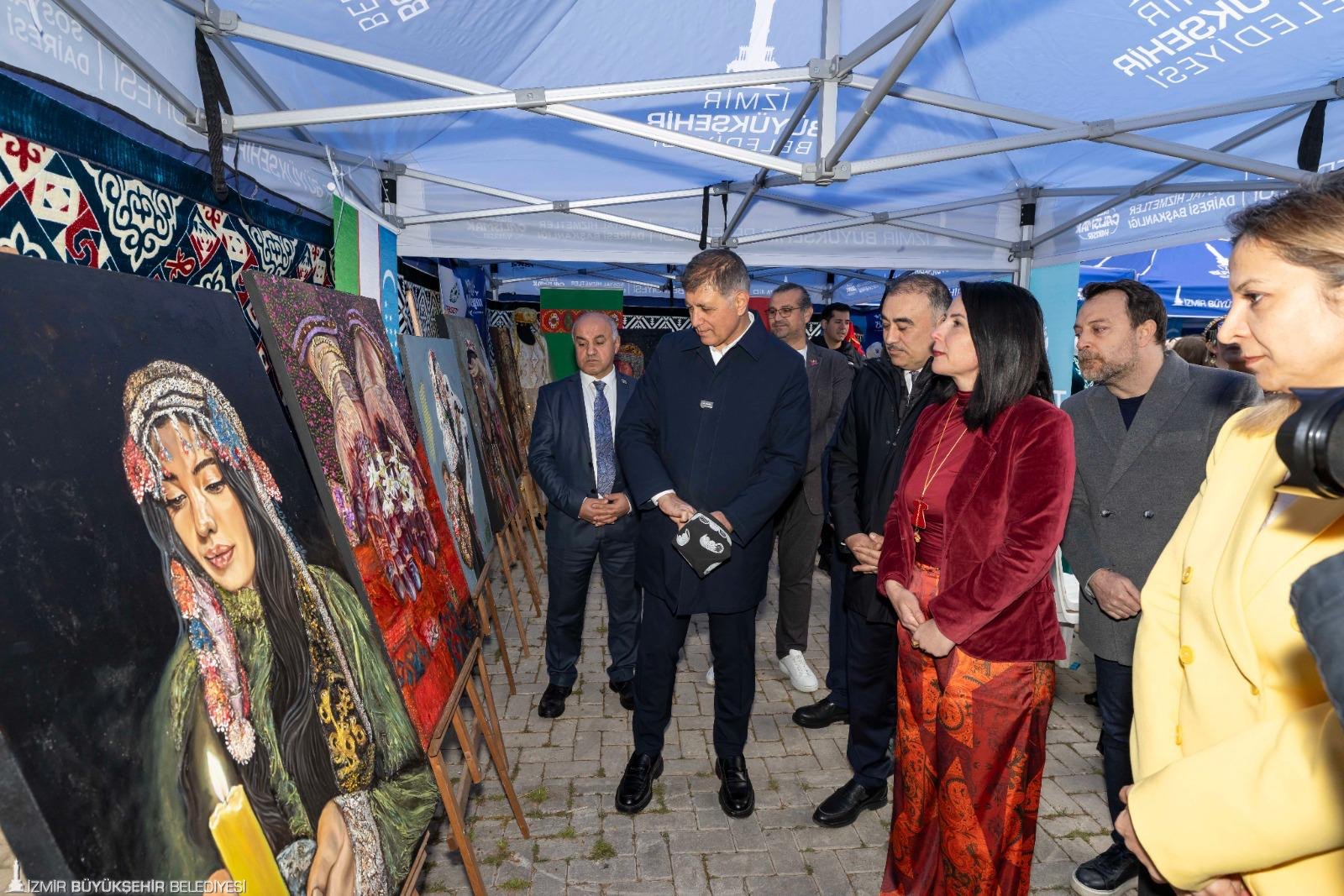 Bahar Bayramı İzmir’e çok yakıştı: Demir dövüldü, ateşten atlandı