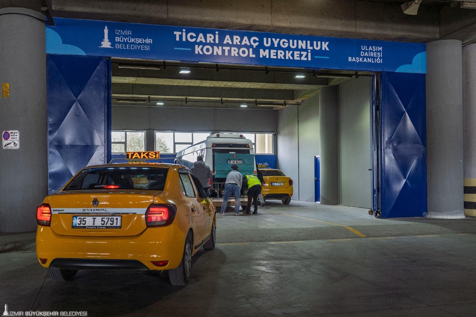 İzmir'de taksi ve dolmuşlara sıkı 'uygunluk' denetimi: Denetimi geçemeyen trafiğe çıkamıyor