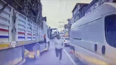 Adana'da otomobil sürücüsüne bıçakla saldıran tır şoförü ve oğlu yakalandı.