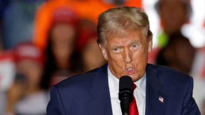 "İran talep etti, 10 gün durdurdum." Trump, müzakerelerin iyi gittiğini