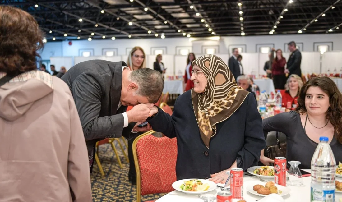 İzmir Büyükşehir Belediye Başkanı Cemil Tugay, Balçova'daki vefa iftarında konuştu: