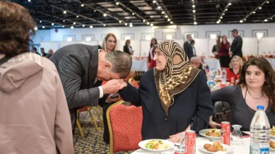 İzmir Büyükşehir Belediye Başkanı Cemil Tugay, Balçova'daki vefa iftarında konuştu: