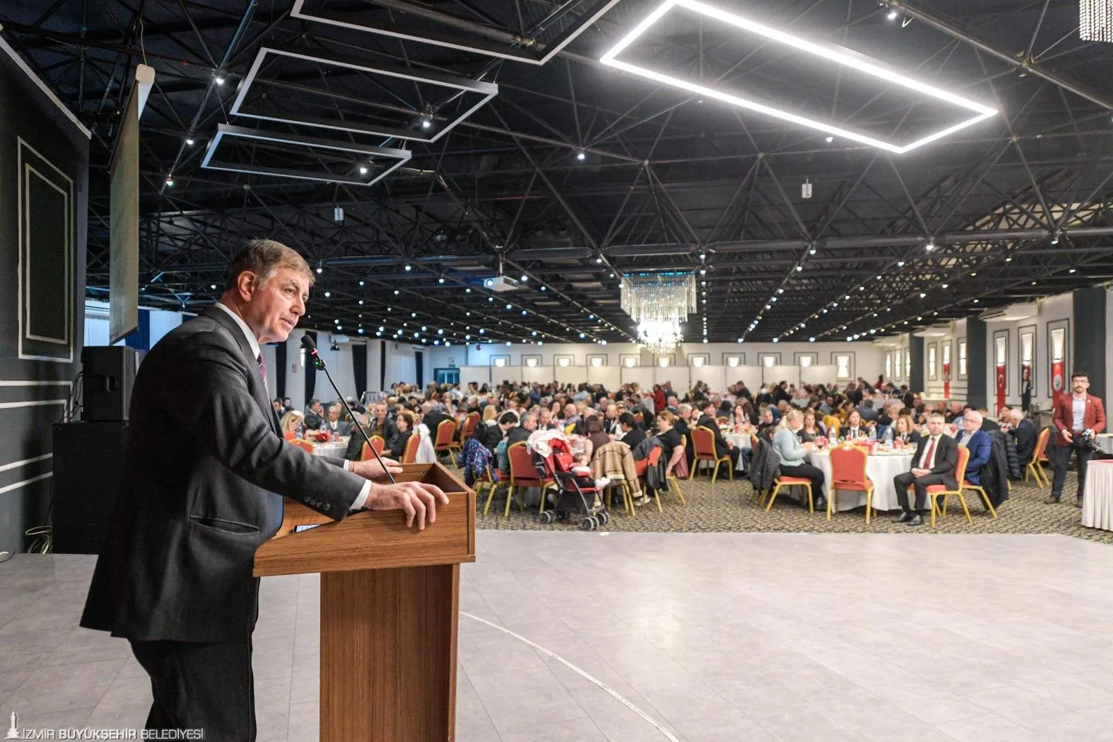 Başkan Tugay'dan Balçova'da vefa iftarı: “Sizler bu milletin baş tacısınız”